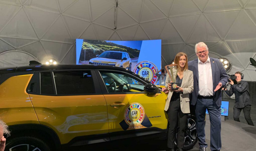 Jeep Avenger auto van het jaar 2023 verkozen door Car of the Year